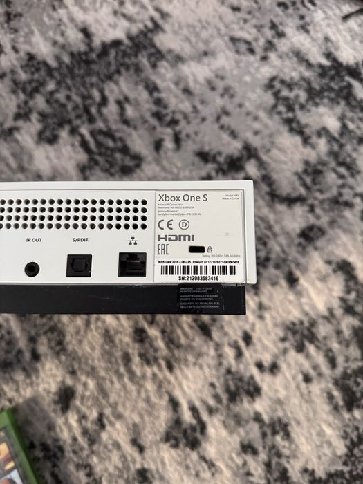 Xbox One S + controller si joc cadou