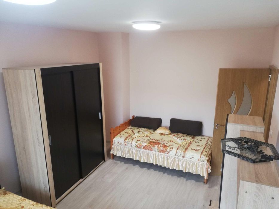 Дава се под наем Едностаен апартамент в Бургас, Славейков - 48 кв.м за 306 € - Снимка #1