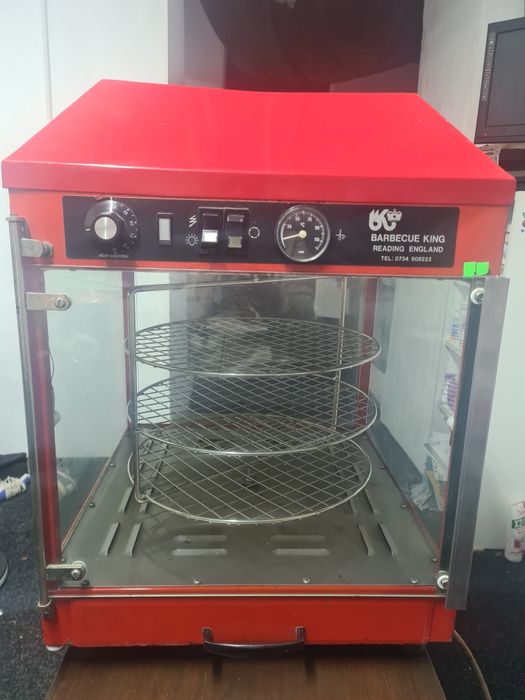 Vând vitrină calda tip rotisor. .