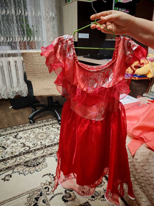 Продам платья детские б/у