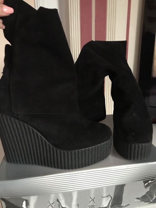 Продавам велурени боти