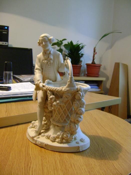 Стара порцеланова ваза 1875 г. Porzellanfabrik Hertweg&Co