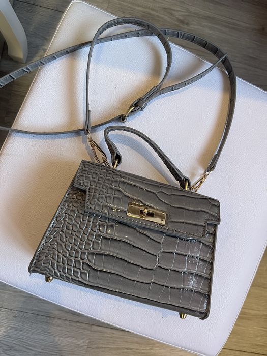 Дамска чанта в сив цвят