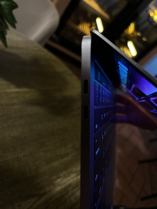 MacBookPro 14,2 13 Inch i7 16Gb RAM 256GB