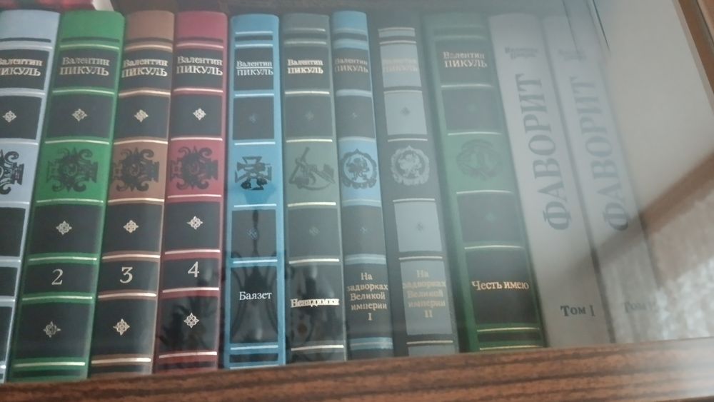 Продам книги в хорошем состоянии .
