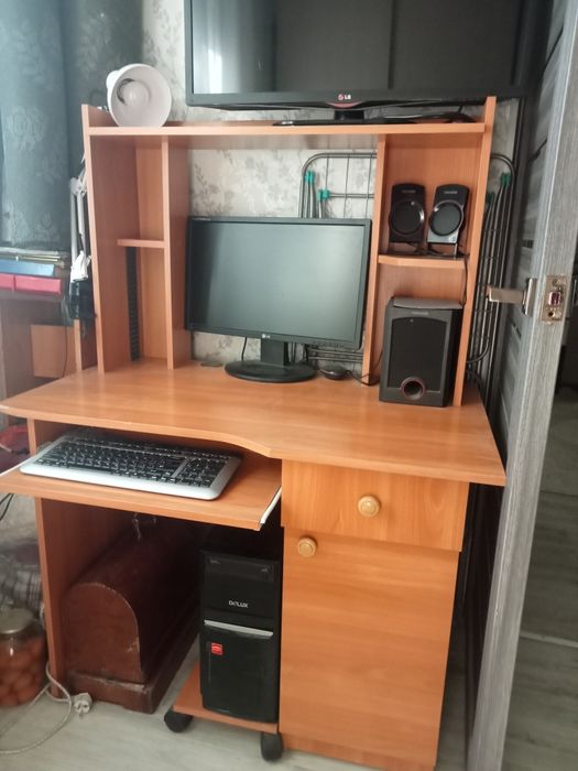 Продам комплект компьютер, стол, телевизор