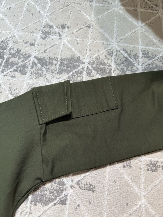 Укороченная темно-зеленого цвета