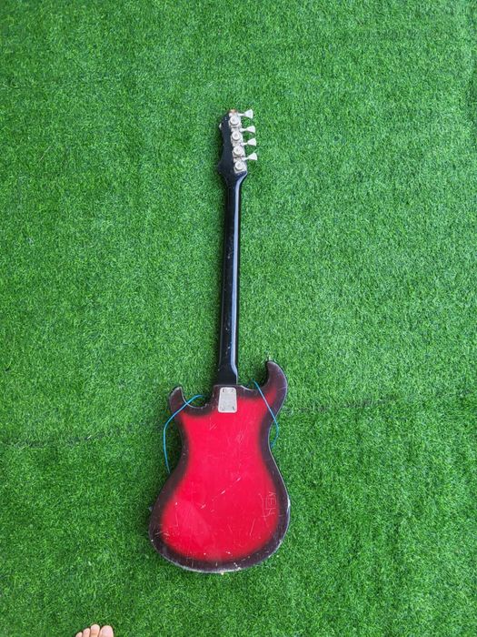 2 гитара сатылады. Бағасы бірге 70,000 тг