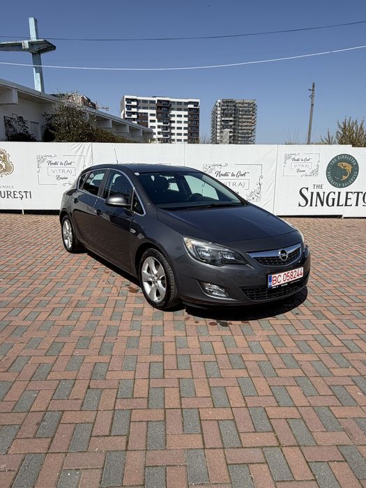 OPEL ASTRA j 1.6 benzina  clasic AUTOMATA AN 2012