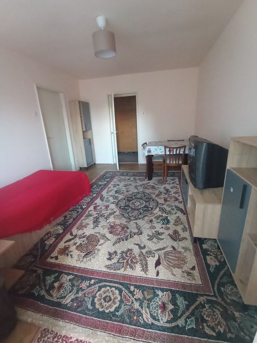 Închiriez apartament