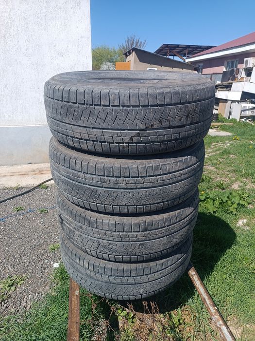 Комплект зимних шин 265/70R16