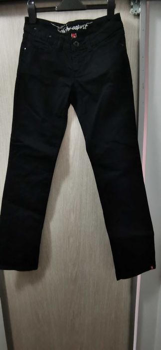 Vând 2 perechi de blugi clasici, negri, Esprit, 38 și 40, 70 lei/buc