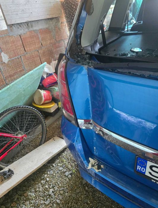 Opel Zafira Opc 2.0 turbo benzina avariat (necesită haion nou)