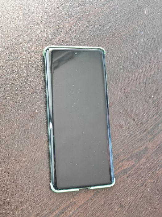 Motorola Edge 60 с зарядно и всичко