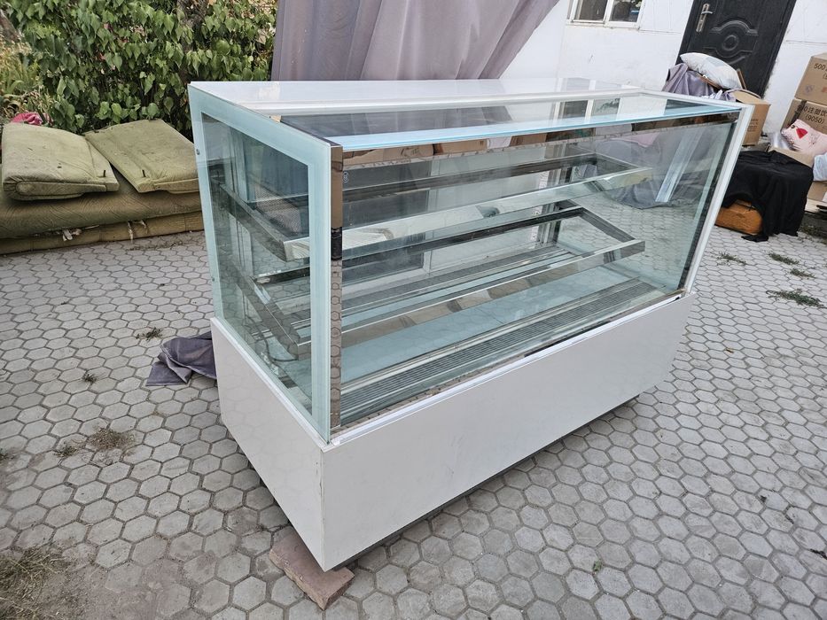Витринный холодильник