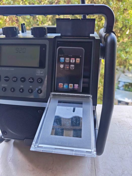 ЧИСТО НОВО Професионално строително радио PerfectPro Cubi – Мощен стерео звук (На батерии и 220V)