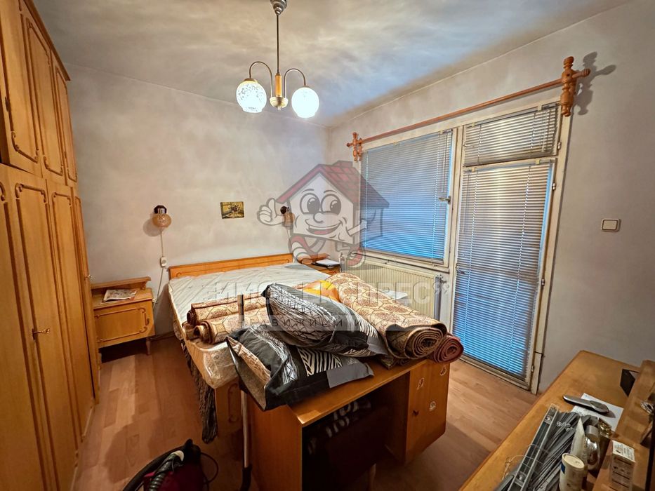 Многостаен апартамент, с изба, до планината, кв.Изток