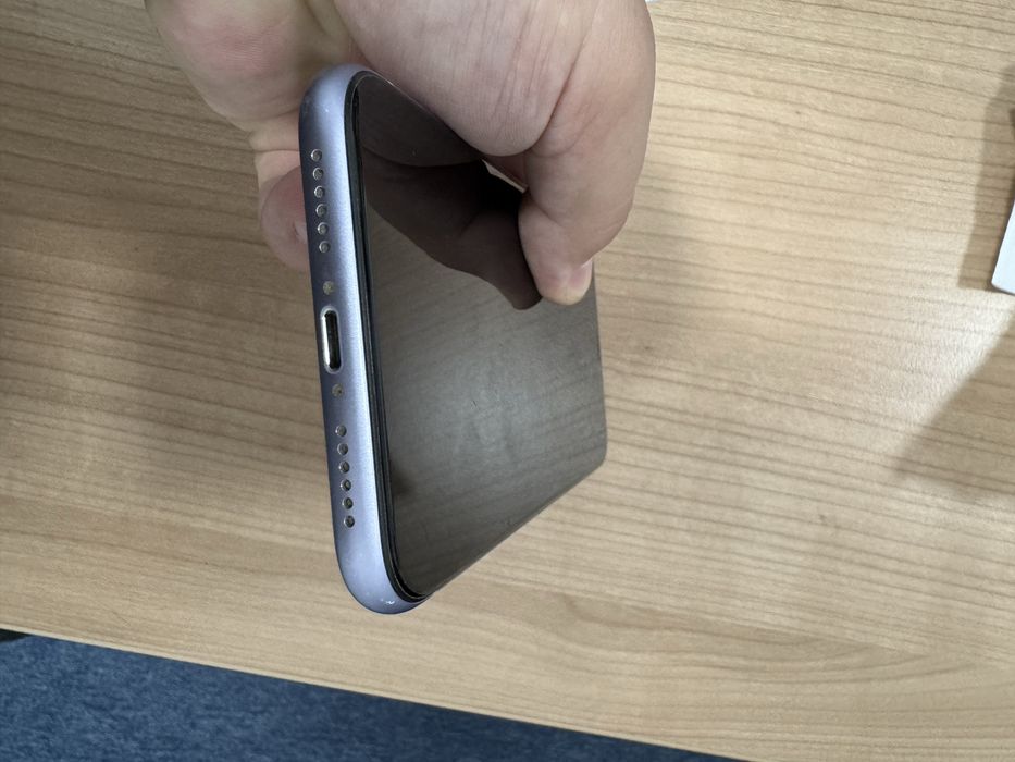 iPhone 11  - 64 GB