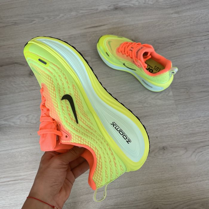 Nike Vomero Plus - 44