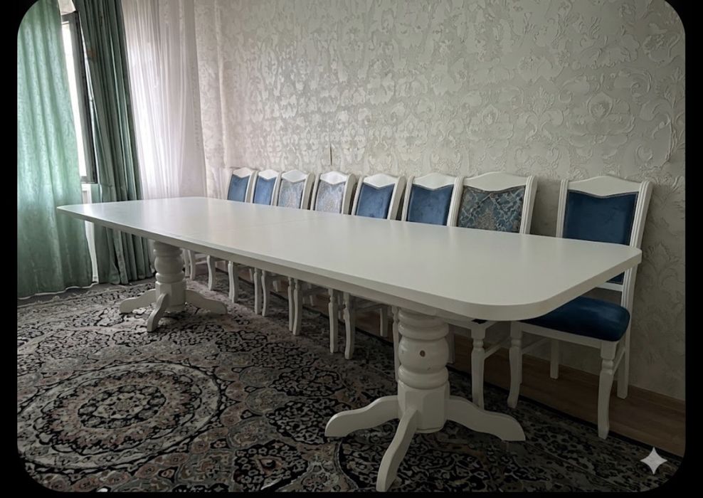 стол и стулья …..