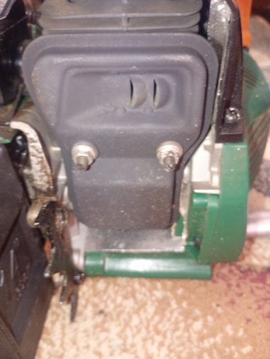 Vând sau schimb drujba pe benzina