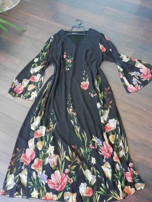 Елегантна цветна рокля XXL