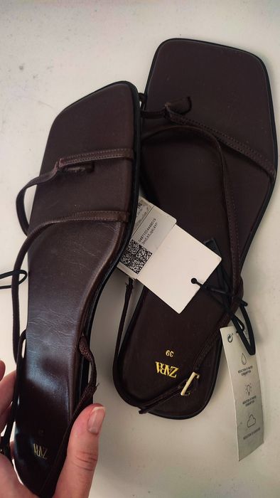 Кожаные сандали Zara