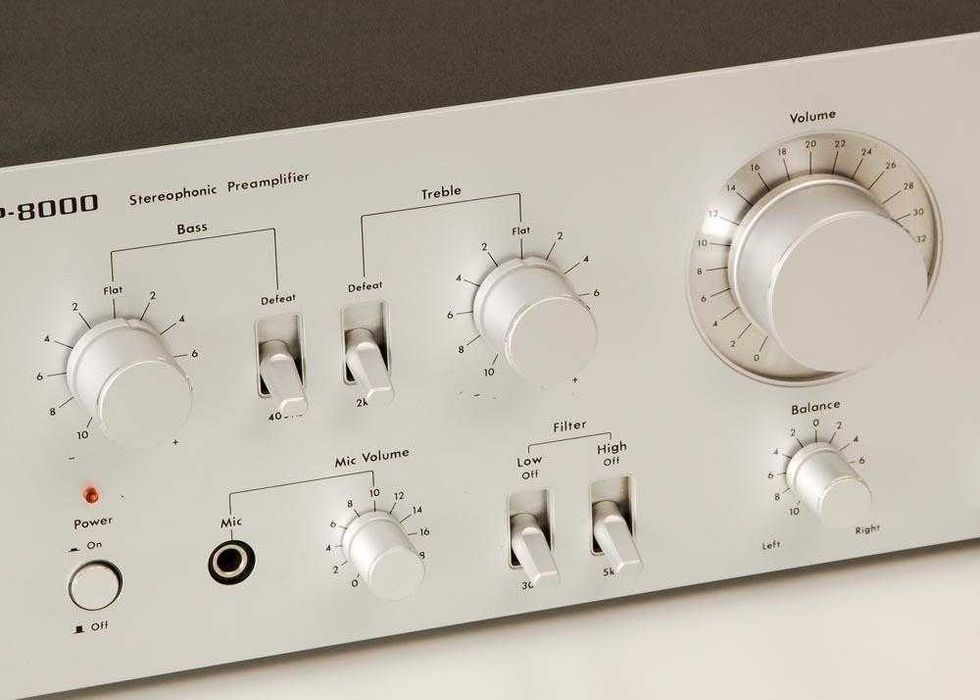 Onkyo P-8000 стерео предусилвател