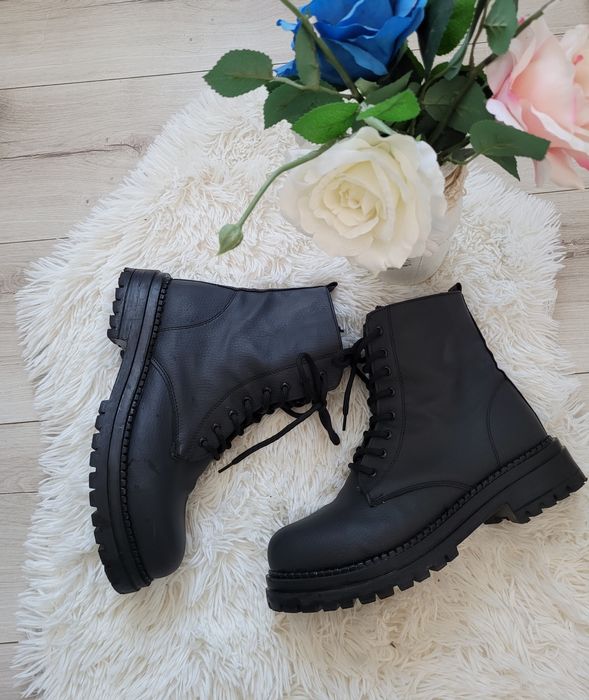 Черни боти естествена кожа MANIFELD, бежови ботуши челси,  черни кубин