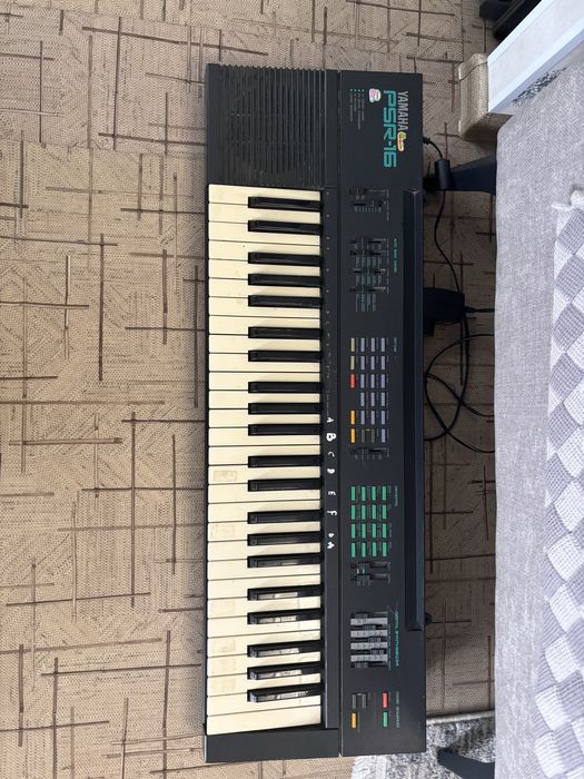 Продам синтезатор