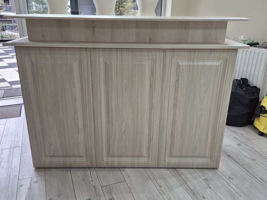 Vand mobilier receptie pentru salon