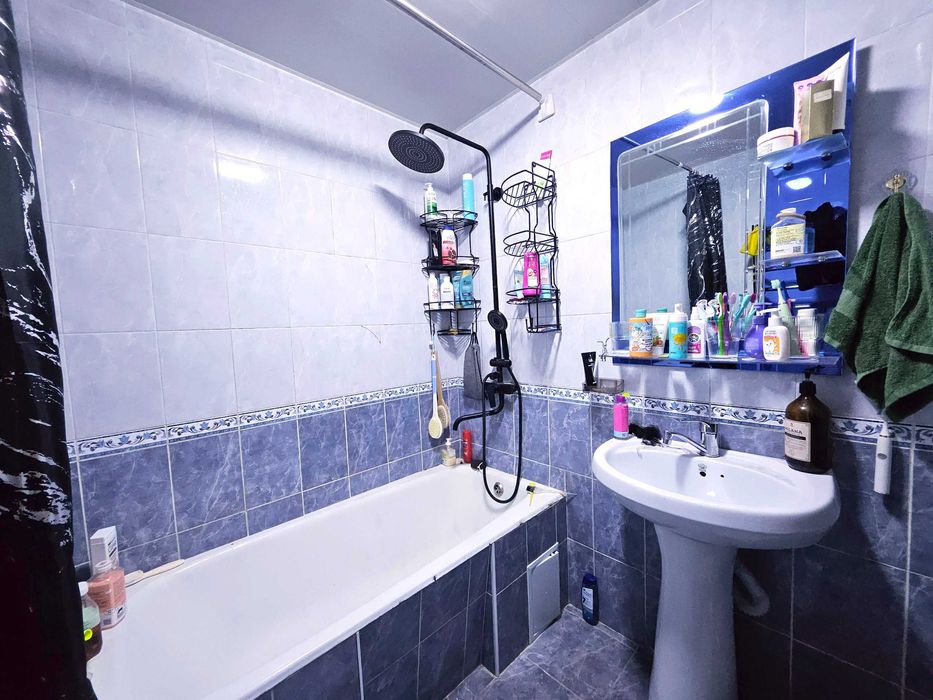 Азербайджанский центр. Продается двухэтажный дом