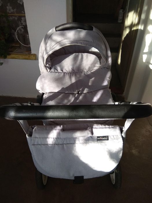 Бебешка количка.