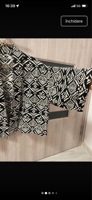 Blaizer marime universala, scurt in talie , fara nasturi, materioal  Ok, nici gros nici subtire, maneci 3/1