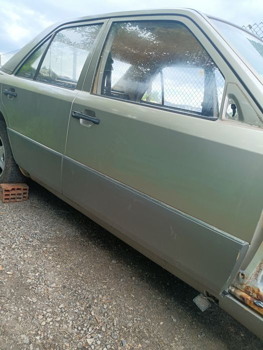 На части Мерцедес 124 200Е