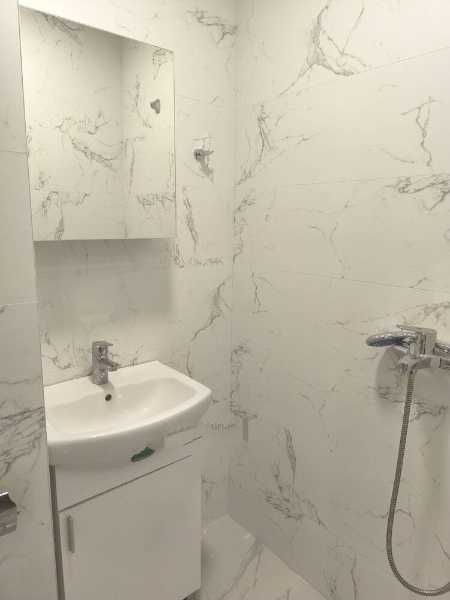 Дава се под наем Двустаен апартамент в Бургас, Славейков - 65 кв.м за 178.5 € - Снимка #2