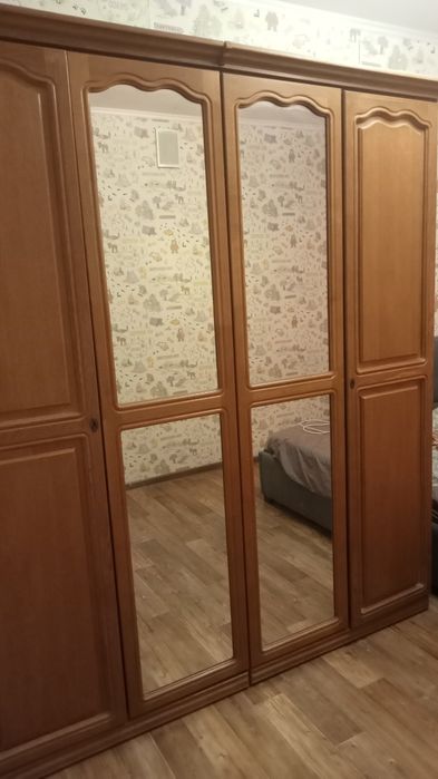 Продам шкаф большой вместительный