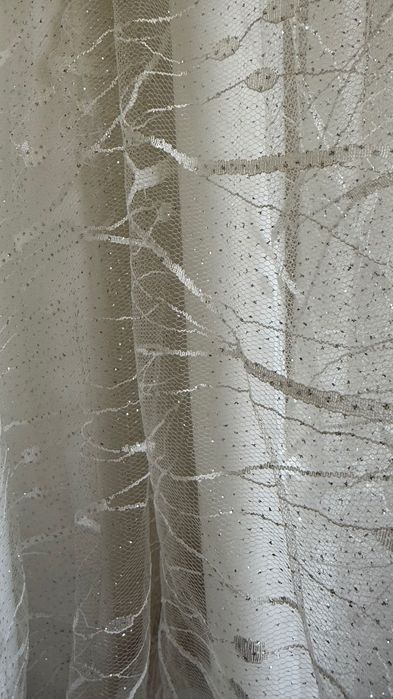 Бяла празнична рокля