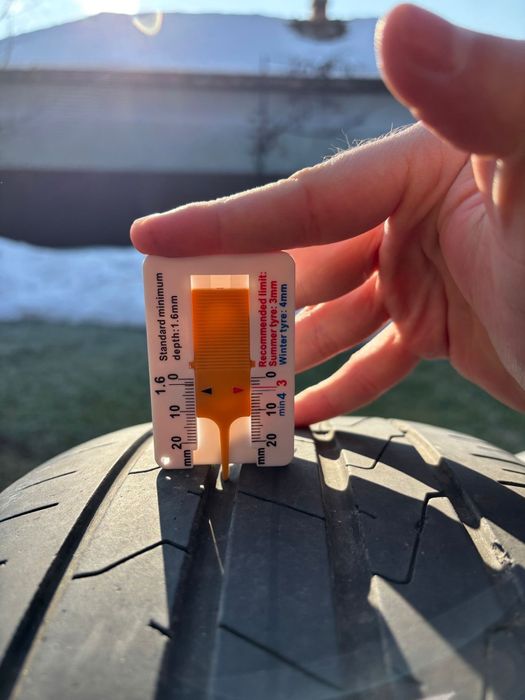 Vând cauciucuri Hankook 215.55.16 vară