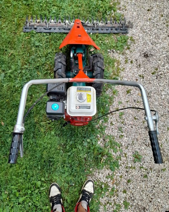 Motocoasă pe roți cu lamă. - motor de 7CP, 4 timpi