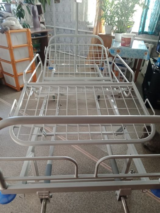 Медицинская кровать