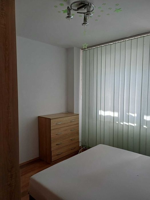 Inchiriez 3 camere pe termen lung