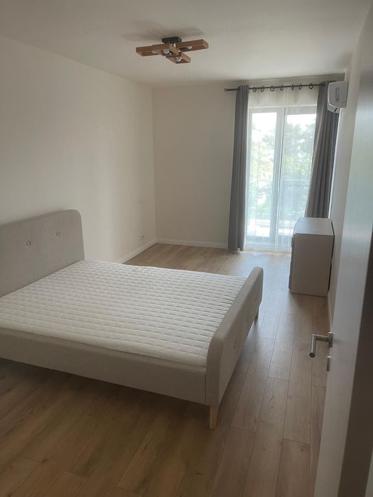 3 camere de închiriat