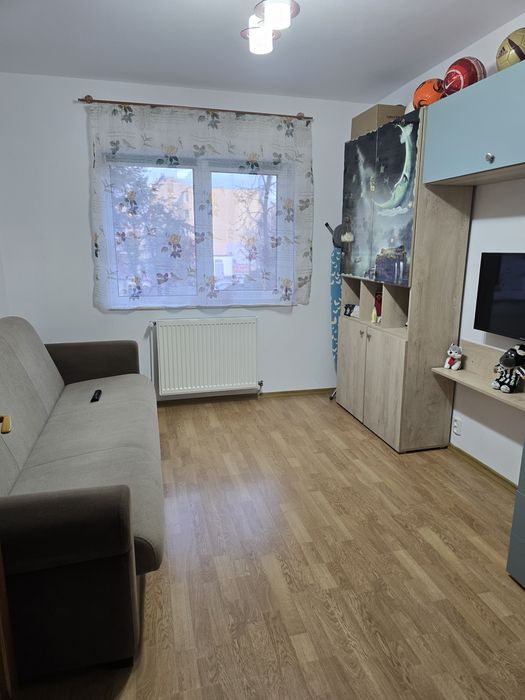 Inchiriez cameră in ap cu 3 camere