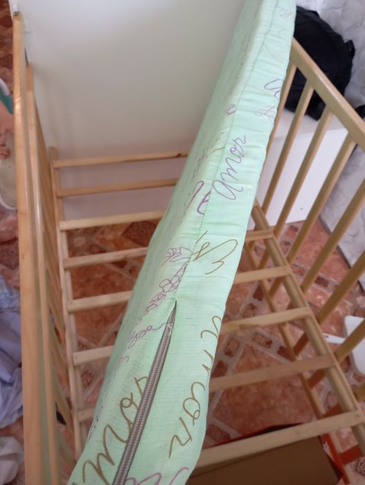 Детская кровать с матрасом