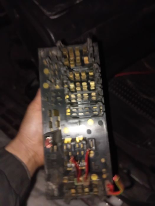 Продам блок предохранителеи