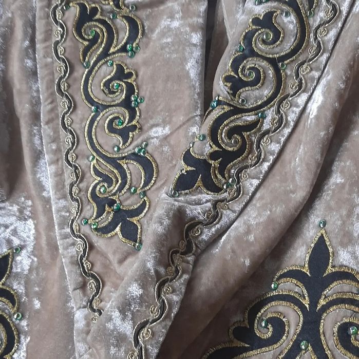 Шапаны (чапаны) 10000 тенге