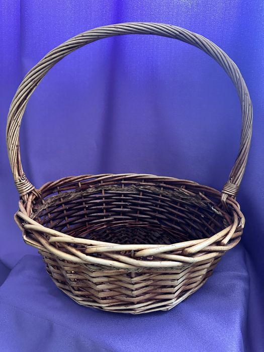 Продам плетенную корзину