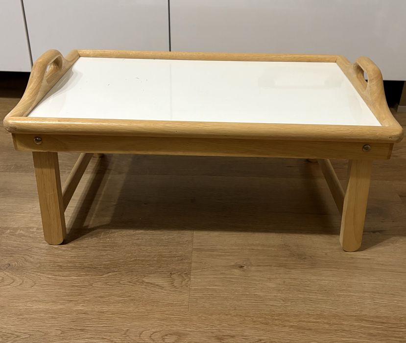 Дървена масичка/поднос с крачета за закуска/лаптоп