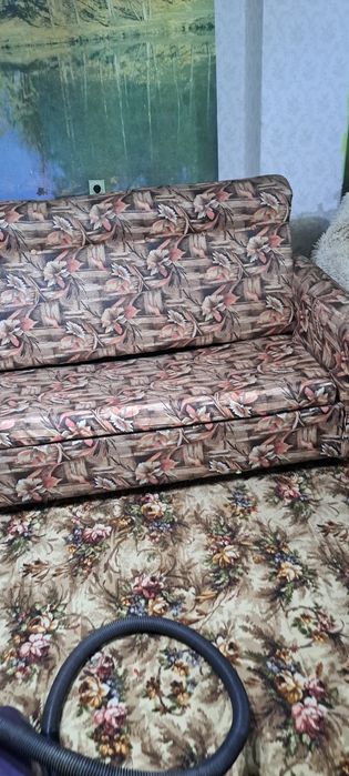 Продавам използван диван